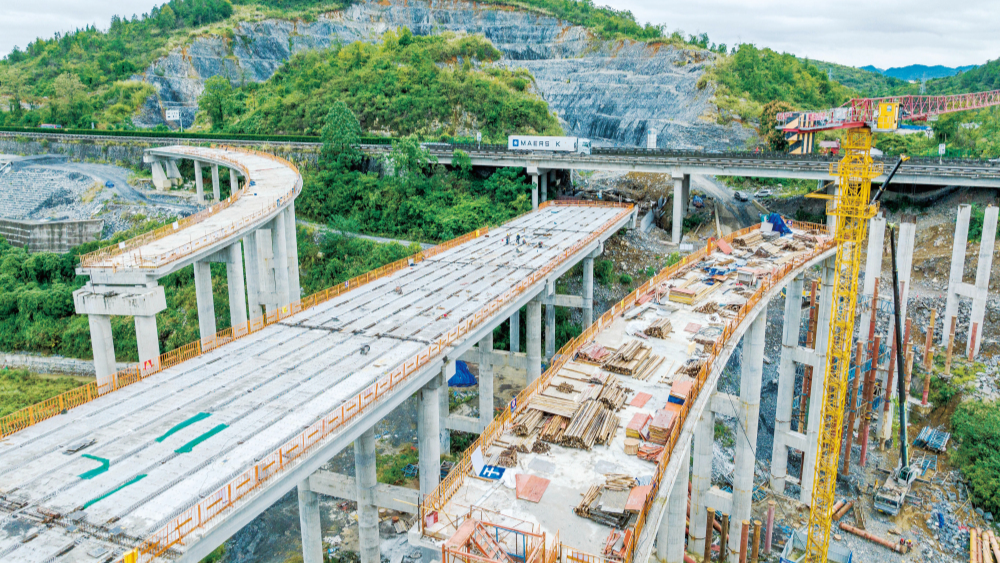 橋梁飛架惠湘西