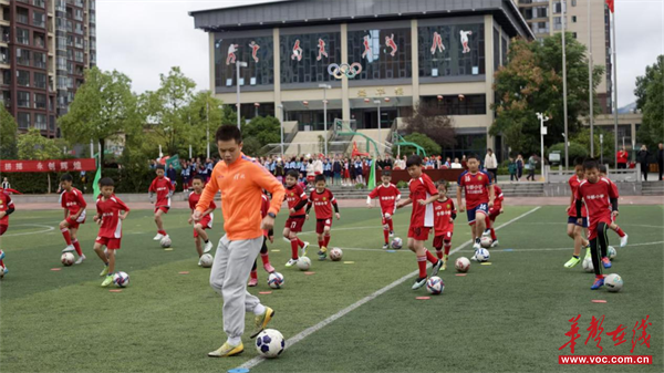 华都小学：金秋启十届体育盛会 社团绘百样成长