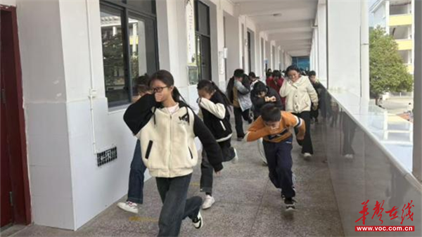 均坪镇中学举行2025年下学期消防安全应急演练