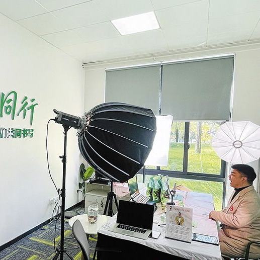 “馬小萌”上馬欄山 青年“驛站式”安家