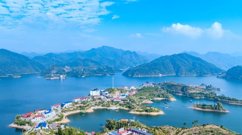湖光山色乡村美