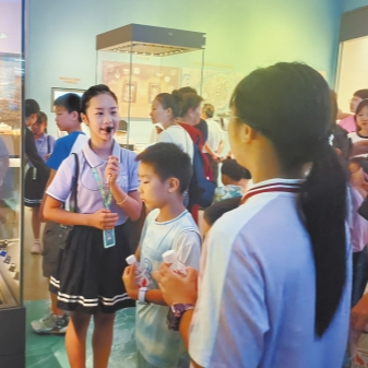 “二創(chuàng)”少年在長沙博物館“暢游長江”