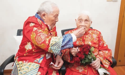 互寵76年!長沙“200歲”夫妻圓婚紗夢