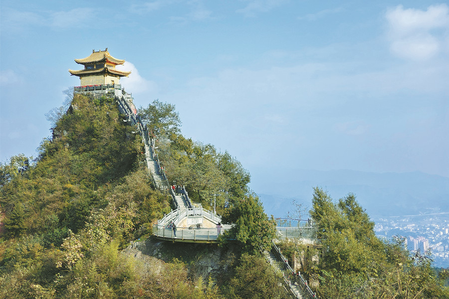 飛山秋色引客來