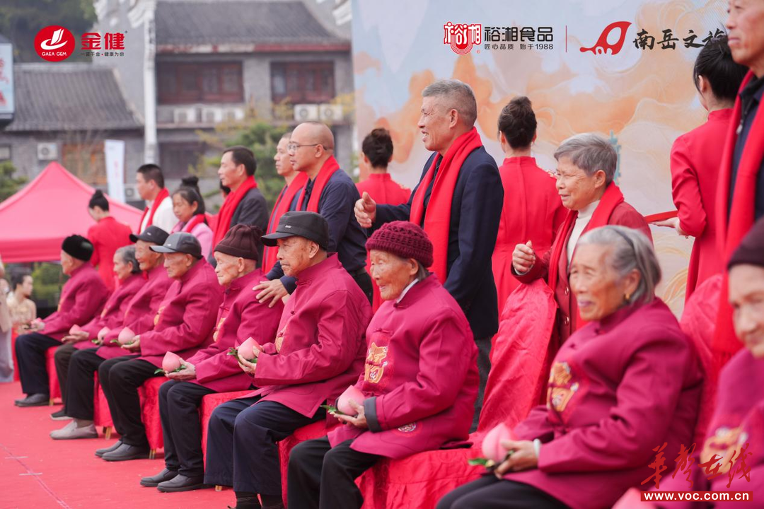 重阳节南岳摆下“万人长寿面”  裕湘推出20余款新品
