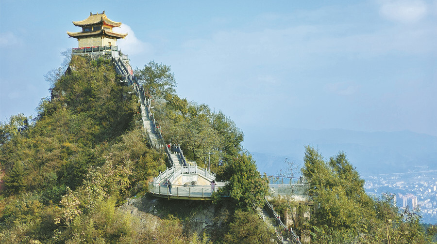飛山秋色引客來