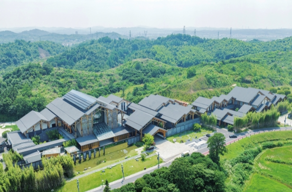 【村里有个馆】中国当代作家签名版图书珍藏馆：藏册传情，点亮山乡