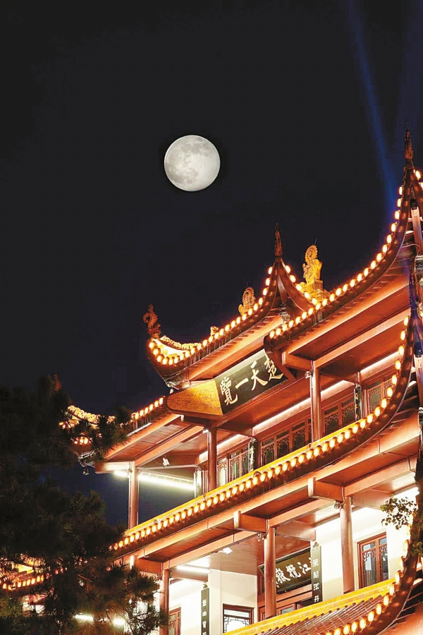 年度最大“超級月亮”亮相