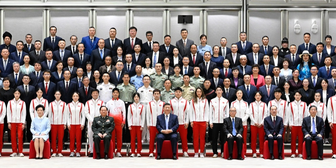 习近平接见全国群众体育先进单位、先进个人代表和全国体育系统先进集体、先进个人代表