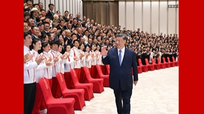 习近平接见全国群众体育先进单位、先进个人代表和全国体育系统先进集体、先进个人代表