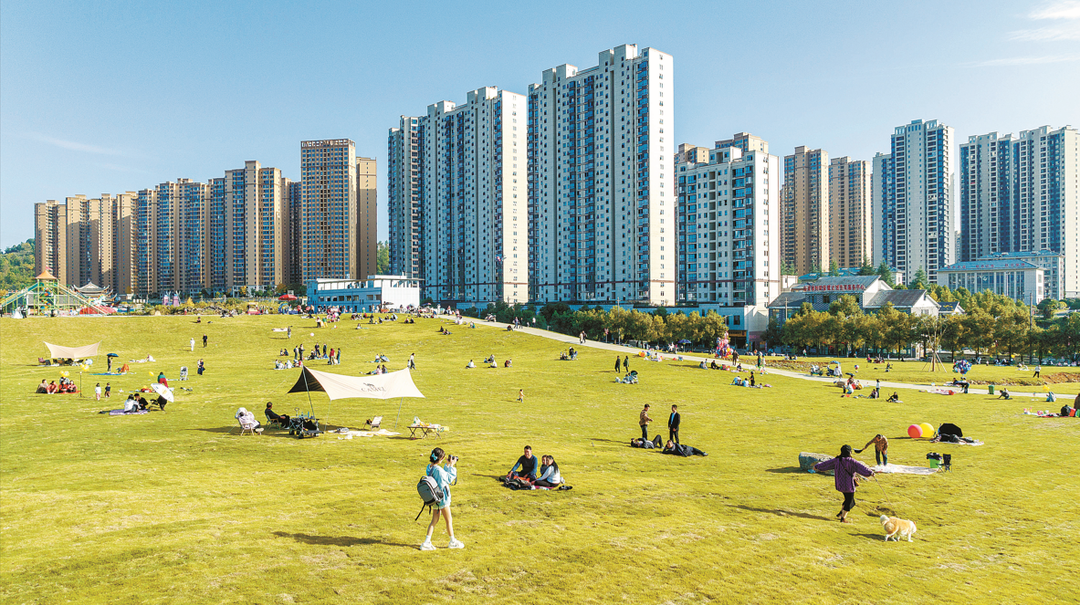 “城市草地”构建宜居生活圈
