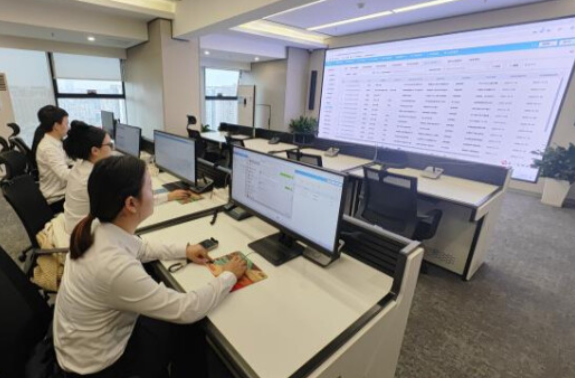 “数字哨兵”站岗，4.4万辆公车全天候“云监管”