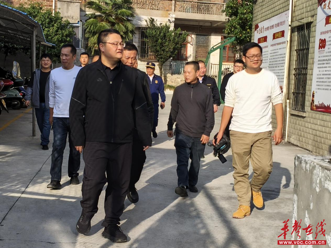 县领导前往临武二完小调研校园安全工作