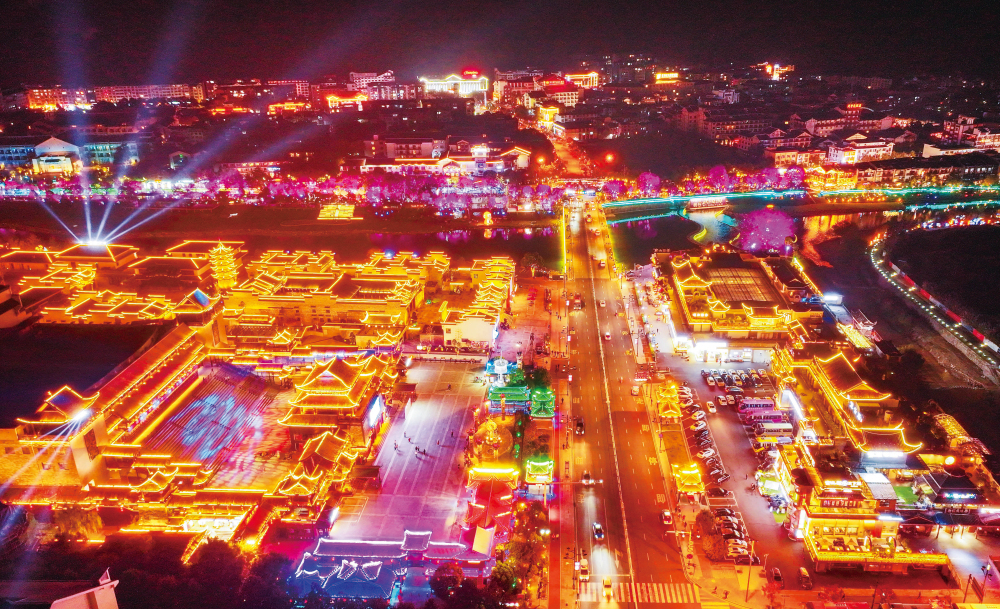 武陵源索溪河文旅综合体点亮夜经济