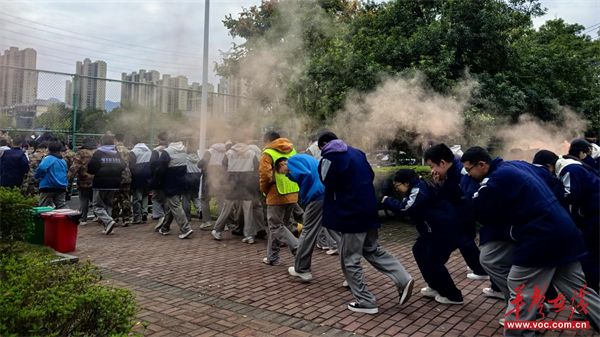 怀化市湖天中学开展消防疏散演练
