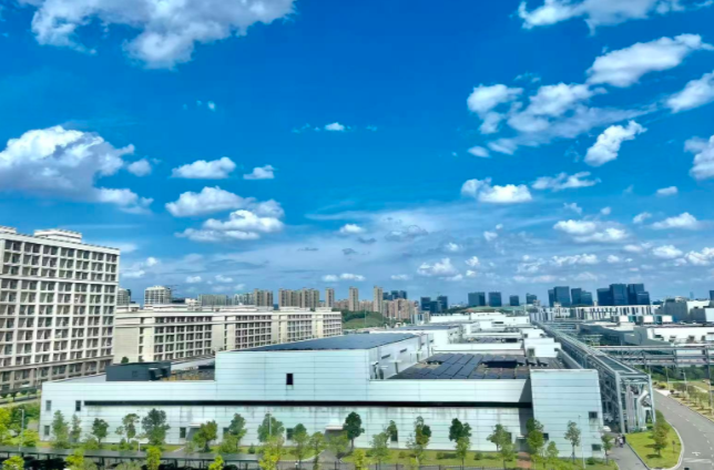 以“芯”破局，电动汽车充电更快