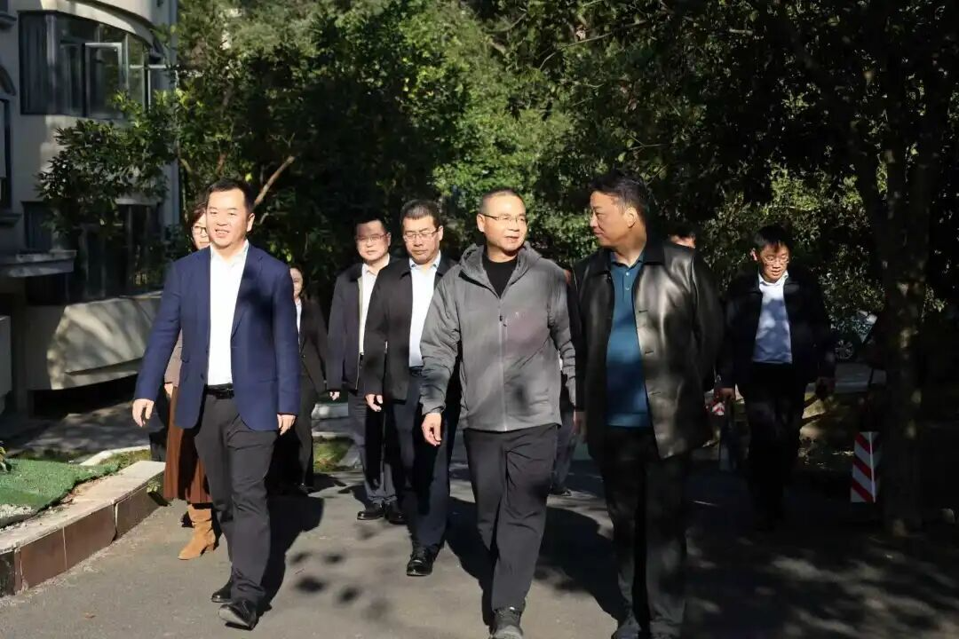 周健君調研技術中心和鐵科公司