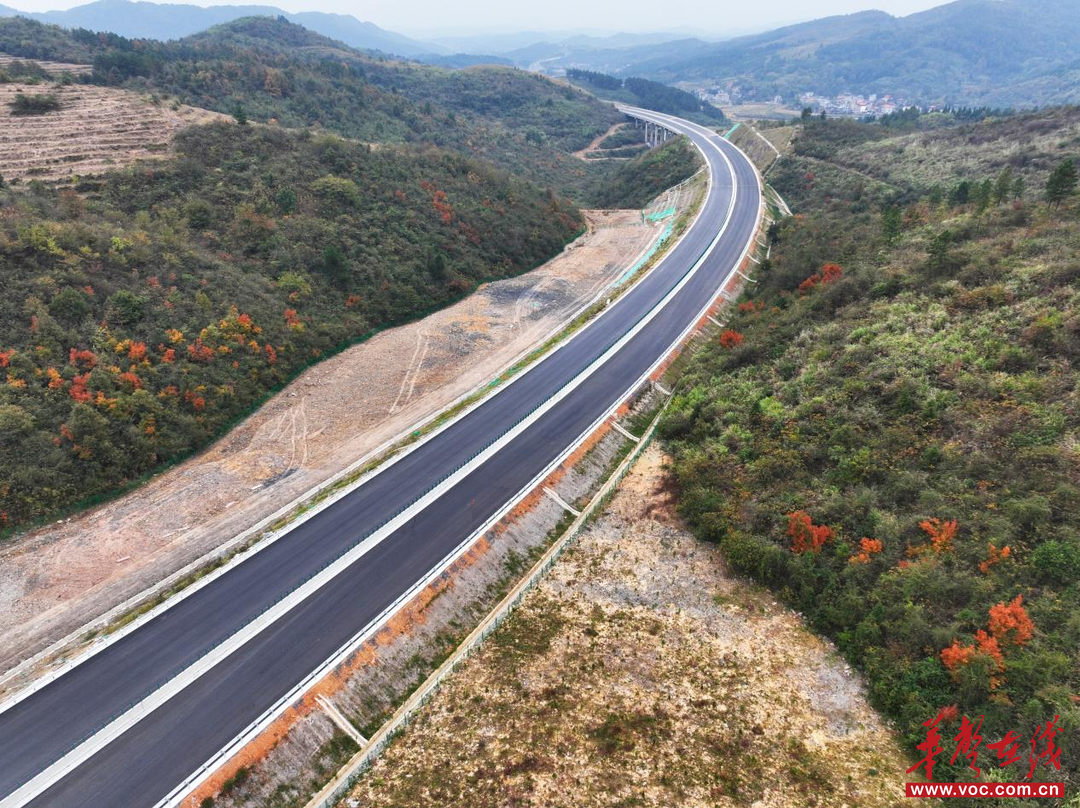 G59高速项目新新段全线沥青面层摊铺完成 预计12月底通车！