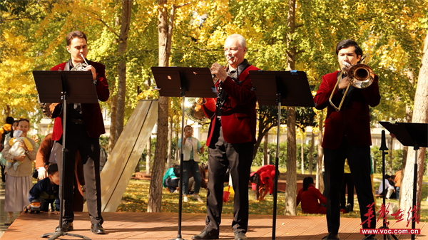 银杏树下奏响美育新篇 张家界学院“树下”美育项目开启环境育人新实践