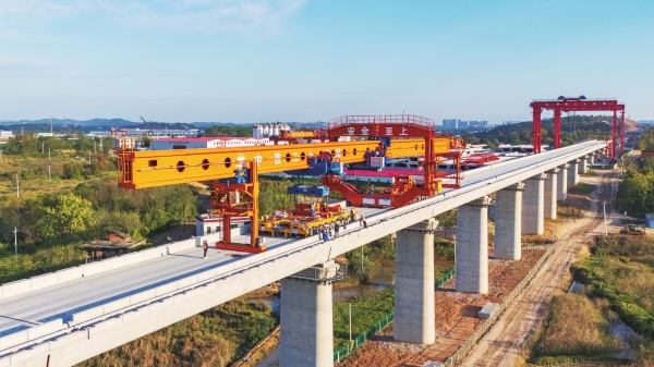 邵永高鐵架梁作業(yè)掀熱潮