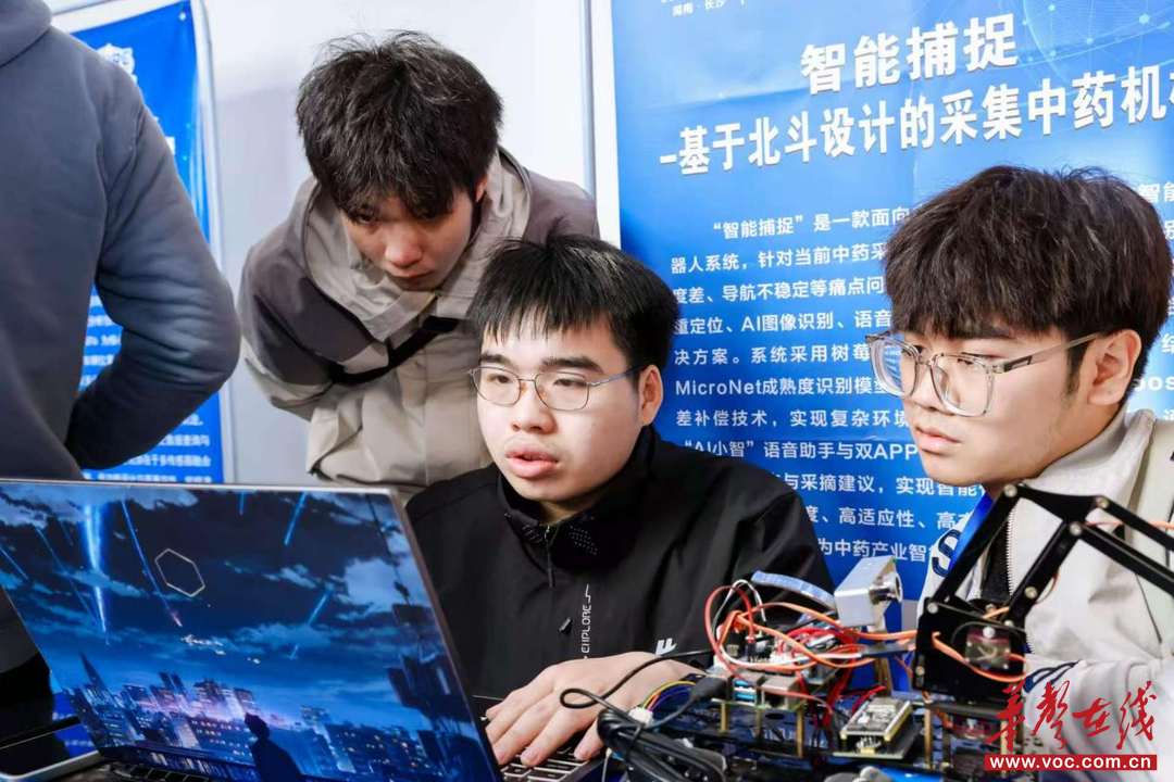 第七届湖南省大学生智能导航科技创新大赛决赛在湖南涉外经济学院成功举办