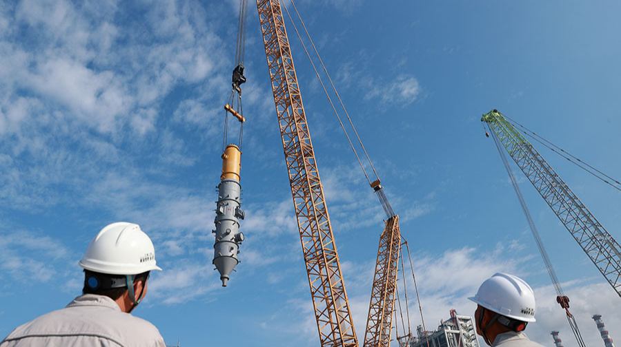 湖南石化大件設備吊裝有序推進