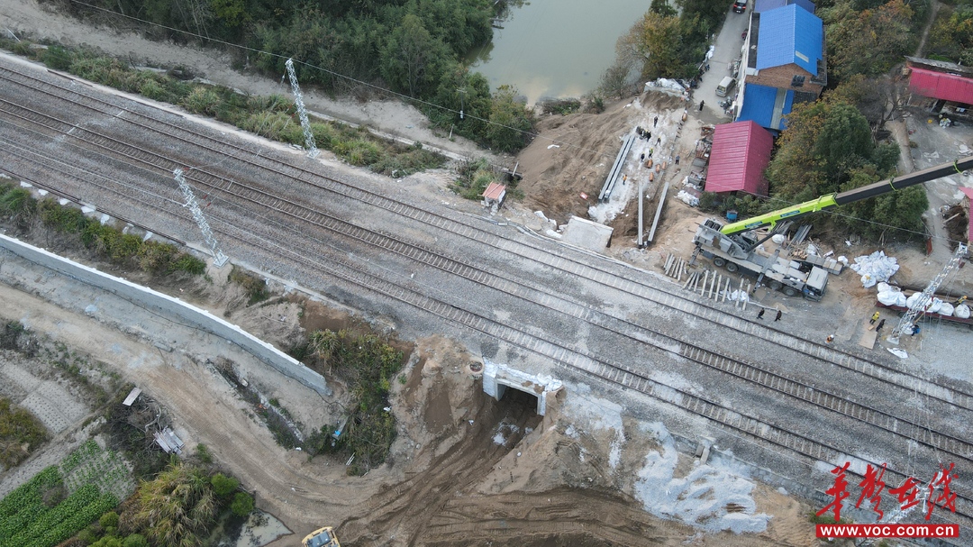 6天40小時“天窗”鏖戰  益婁線青山橋站內框架涵完成頂進