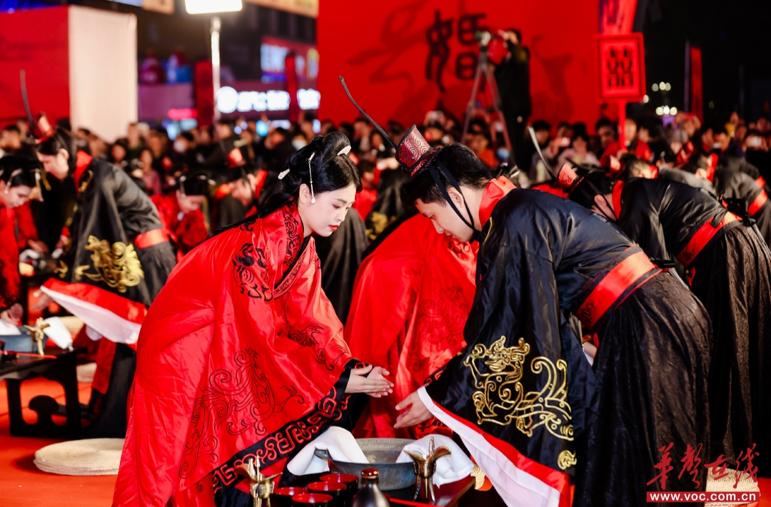 玄衣纁裳、合卺共饮！37对新人长沙许下一生承诺