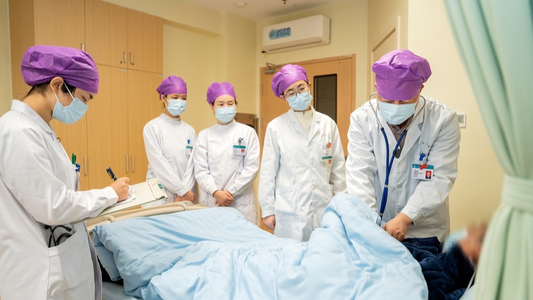 世界艾滋病日|组图：微光成炬 以爱抗“艾”