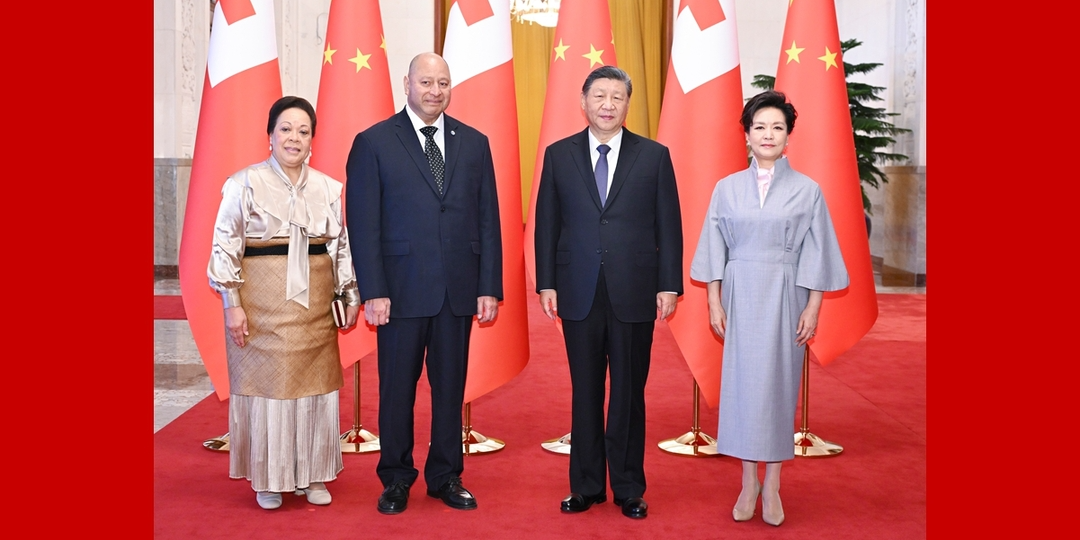 习近平会见汤加国王图普六世