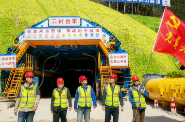 攻坚克难！“党建+”点亮义龙庆高速建设之路
