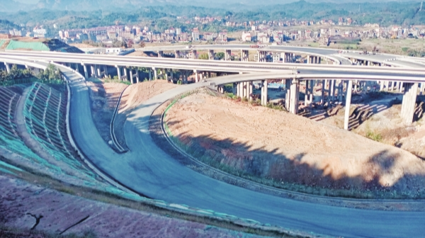 新（化）新（宁）高速公路二标段互通进入扫尾施工