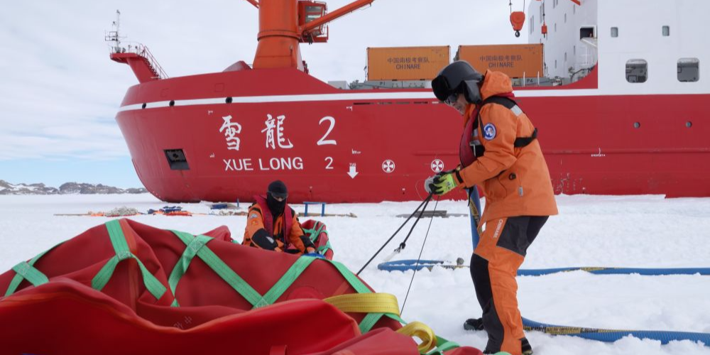 第42次南极考察｜“雪龙2”号首次参与中山站燃油补给