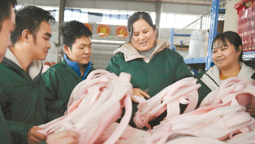 与爱同行 共筑未来