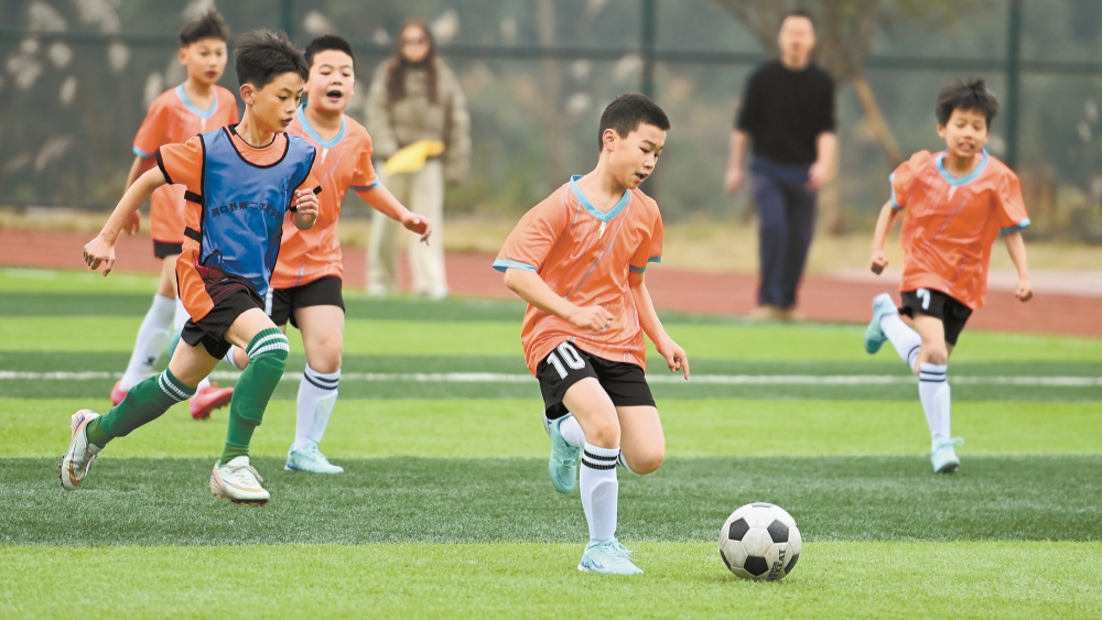 绿茵场上放飞梦想