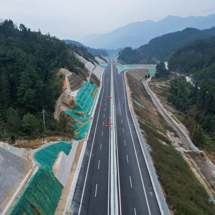 城龙高速公路主线全面进入通车冲刺阶段