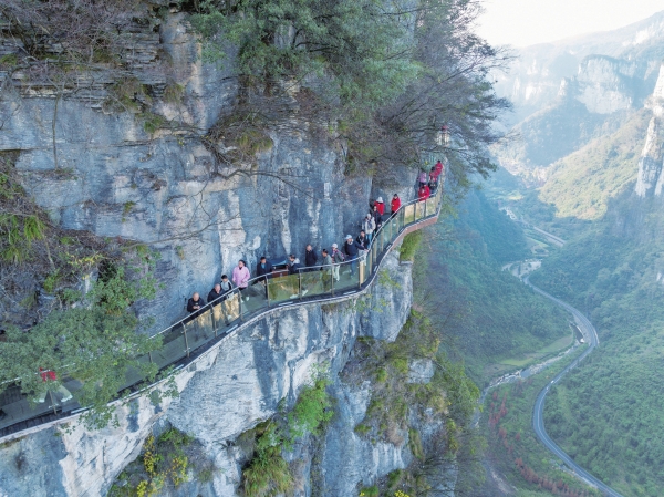 冬日矮寨醉游人