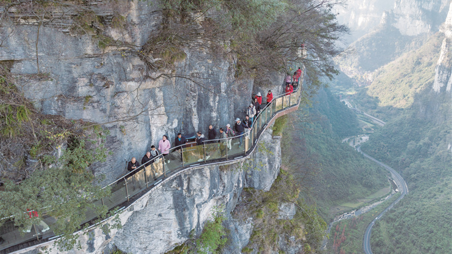 冬日矮寨醉游人