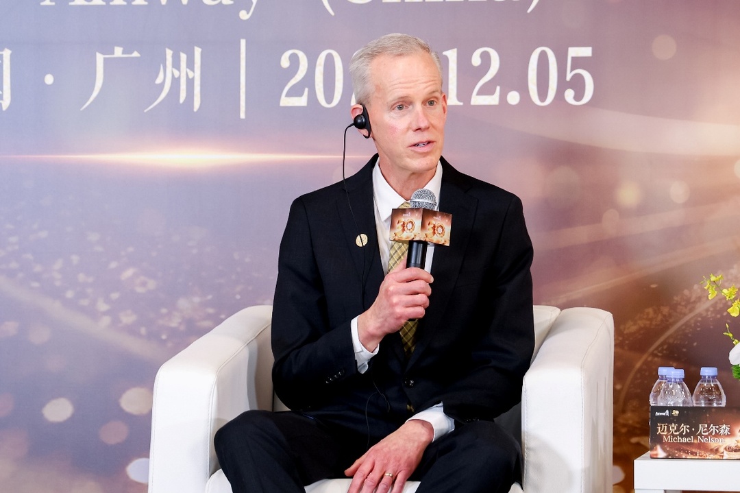 穿着西装笔挺的男子与配字

AI 生成的内容可能不正确。