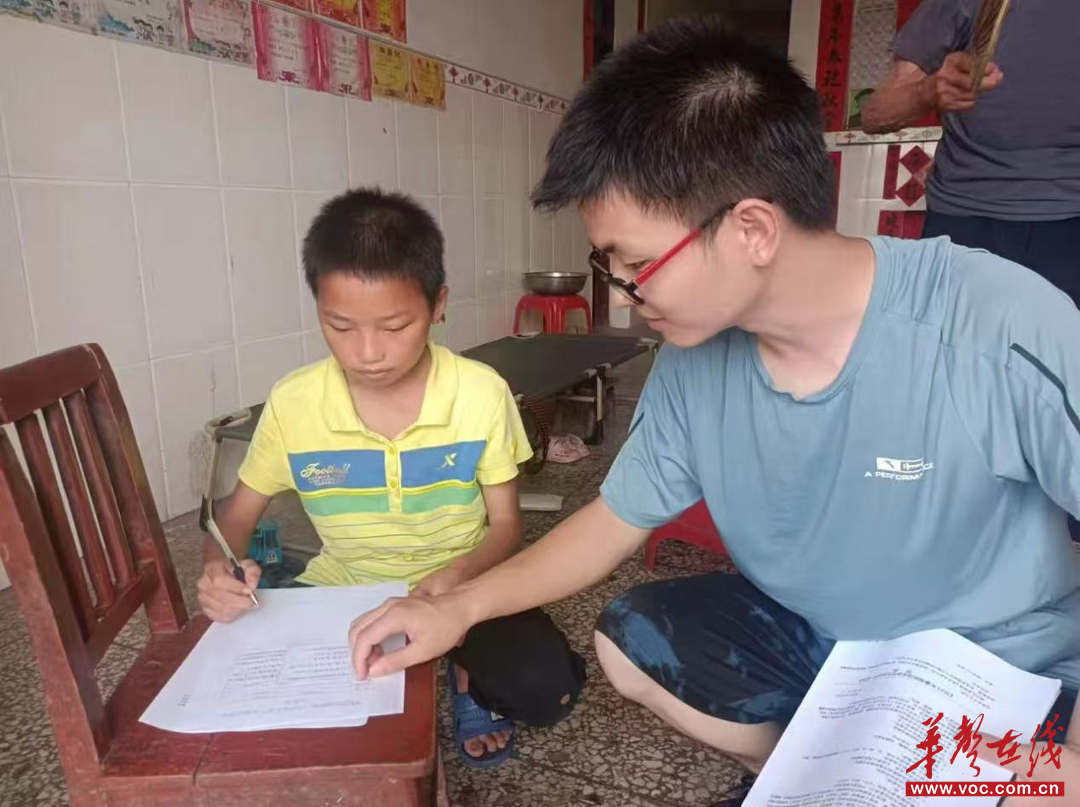 许俊凌：初心如炬育桃李 筑梦乡村守希望