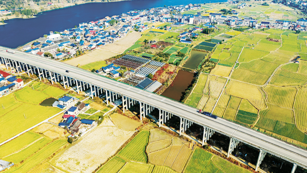 大道如虹连阡陌