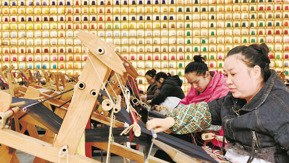 力争超额完成全年销售目标