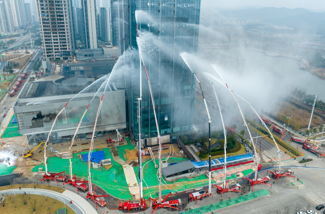 22层高楼起火怎么救？湖南最大规模灭火演练示范！