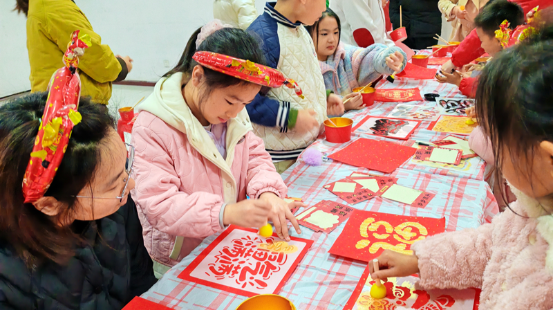 天鹅塘社区翡翠花园亲子包饺子大比拼温馨启幕