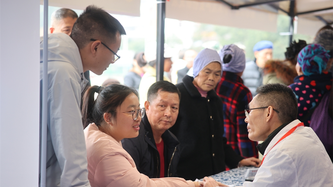 侗医义诊惠民生