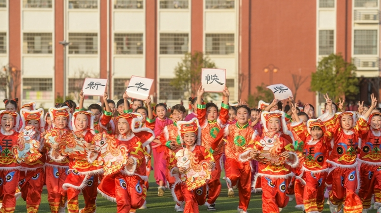 载歌载舞迎新年