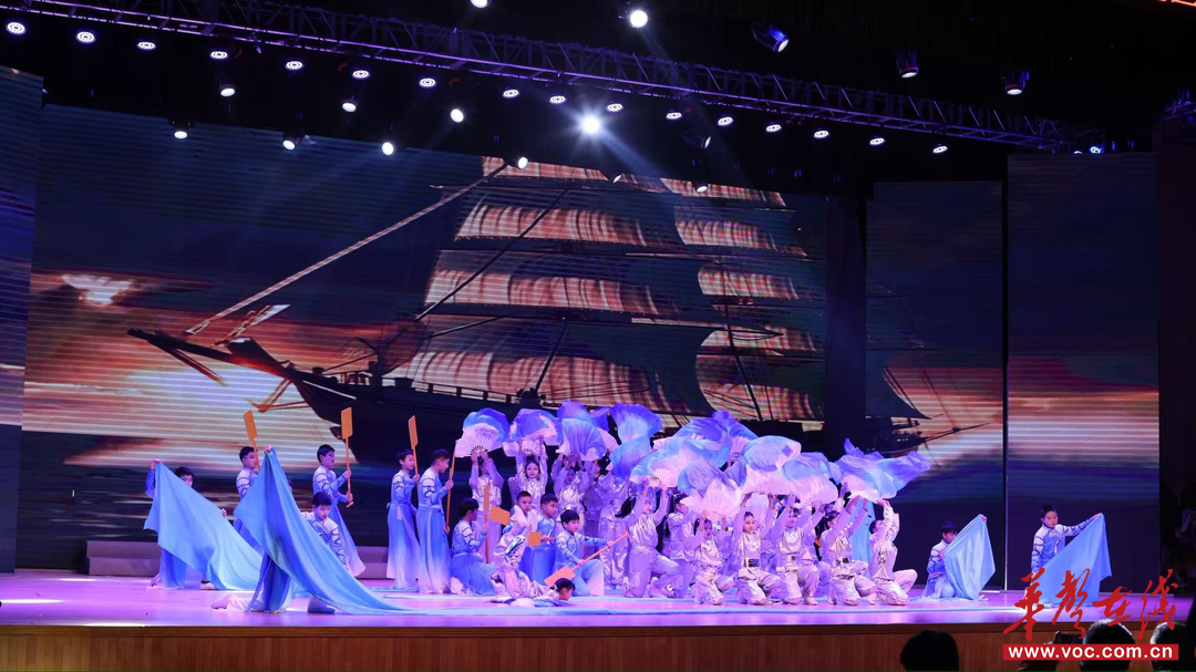 城南小学：策马奔腾迎元旦 凝心聚力绘新篇