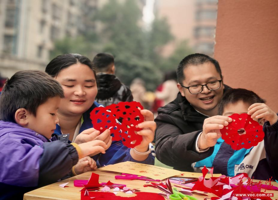 集福迎马贺元旦 亲子携手乐开怀 湘乡市新湘路中心幼儿园2026年庆元旦活动圆满举行