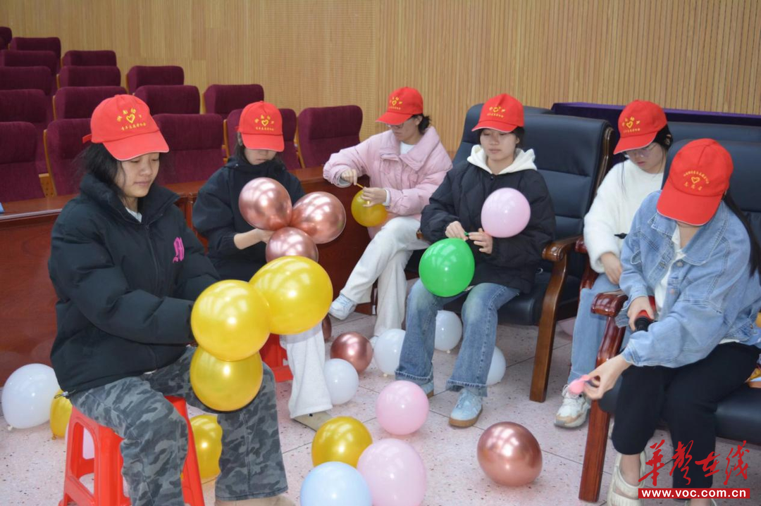 湘南幼专“青春携童真·文化共传承”志愿者赴湘南学院附小开展元旦主题活动