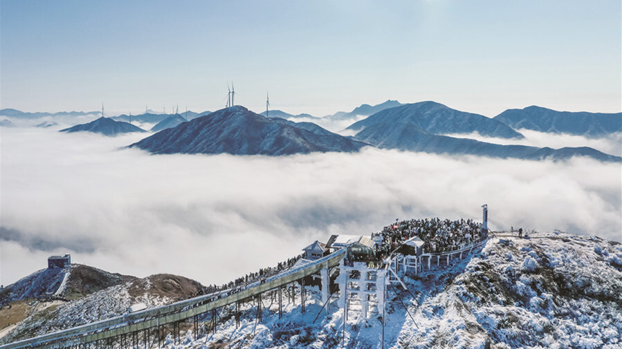 云海雾凇引客来